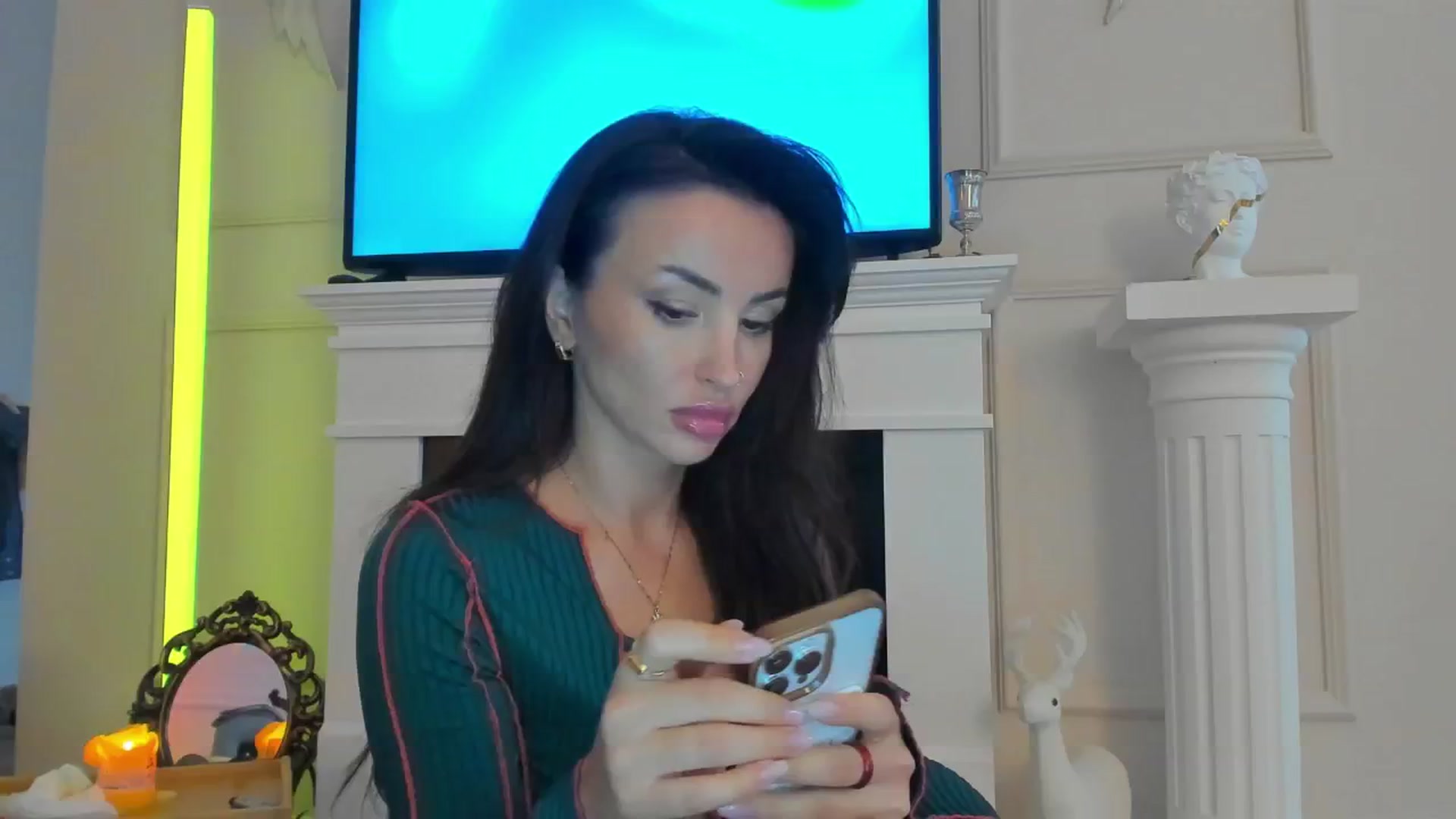 Gallery image thumbnail from AlyssiaKENT1's myfreecams stream on, 11/12/2024, 14:59 image 5 of 20