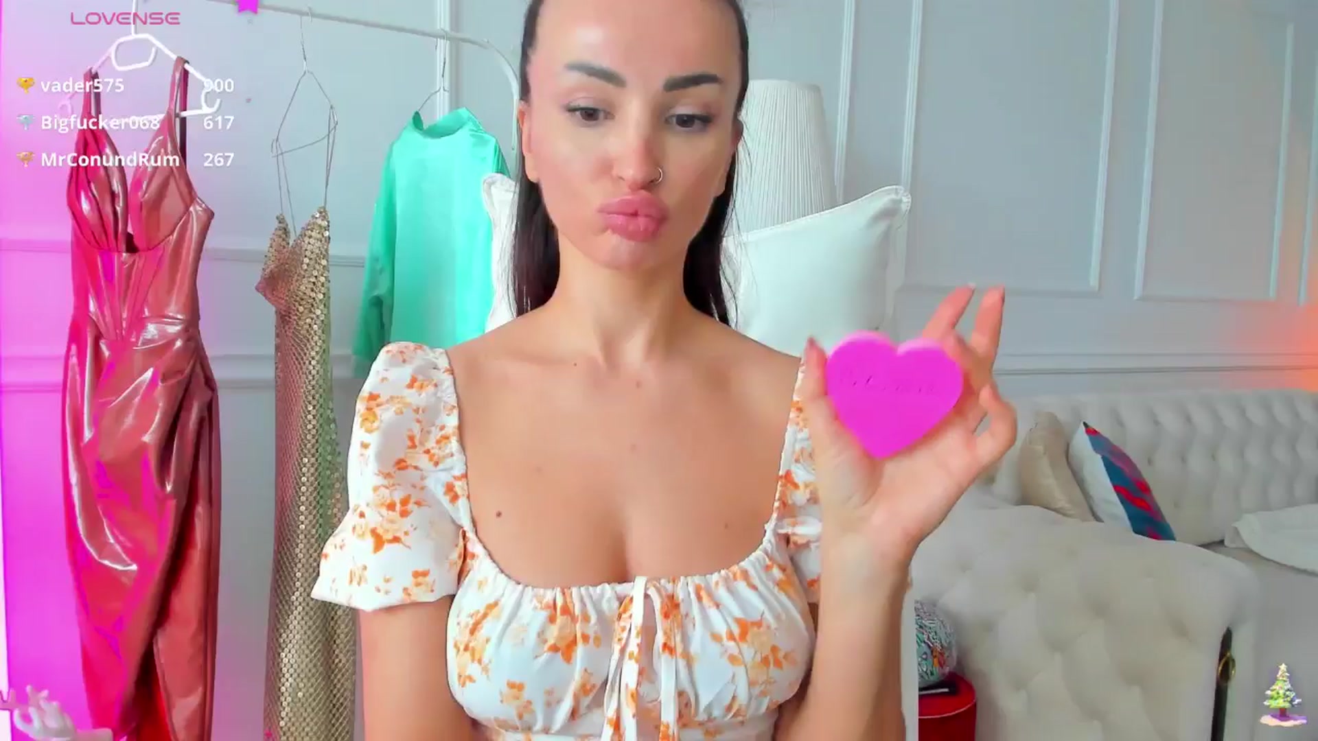 Gallery image thumbnail from AlyssiaKENT1's myfreecams stream on, 12/08/2024, 13:08 image 3 of 20