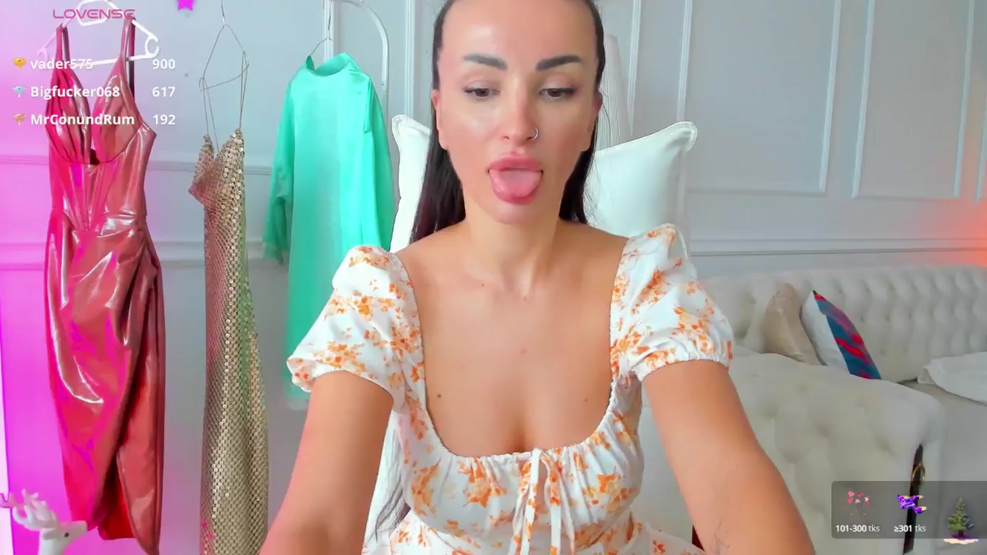 Gallery image thumbnail from AlyssiaKENT1's myfreecams stream on, 12/08/2024, 13:08 image 1 of 20