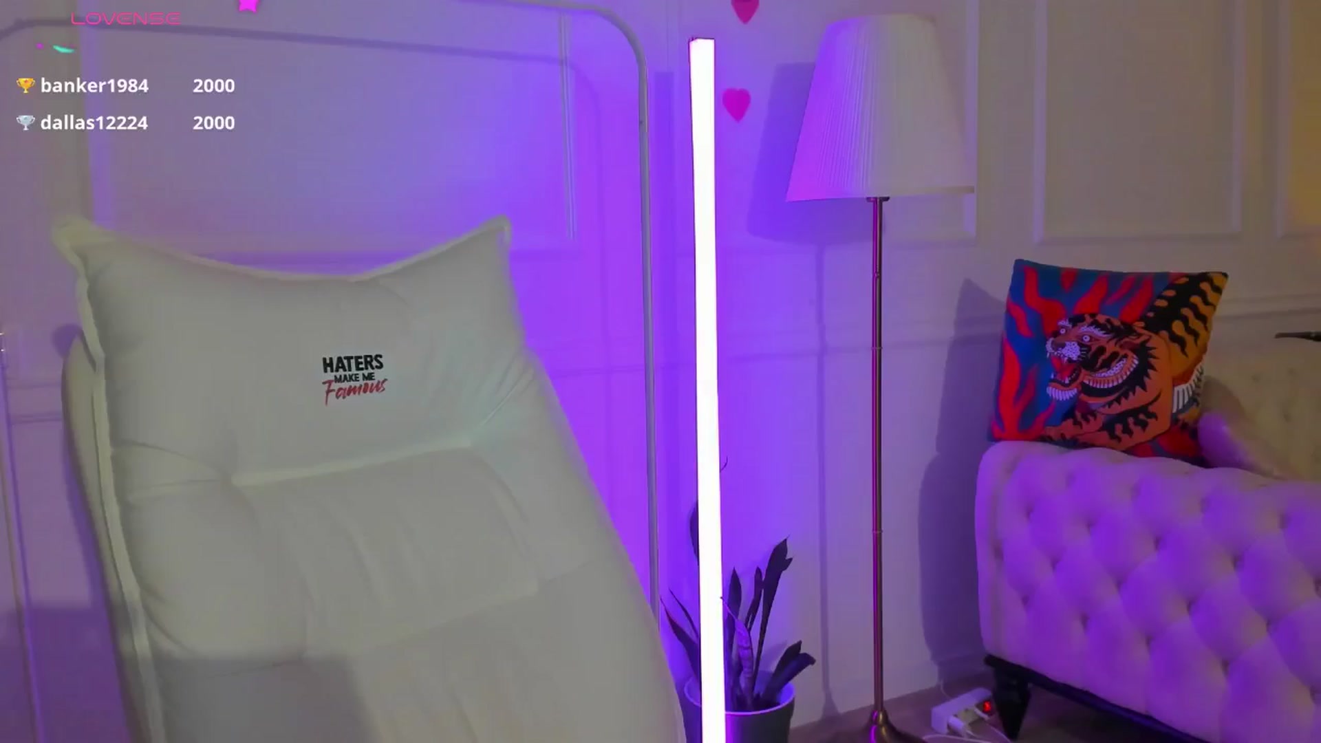 Gallery image thumbnail from AlyssiaKENT1's myfreecams stream on, 12/18/2024, 16:29 image 8 of 20