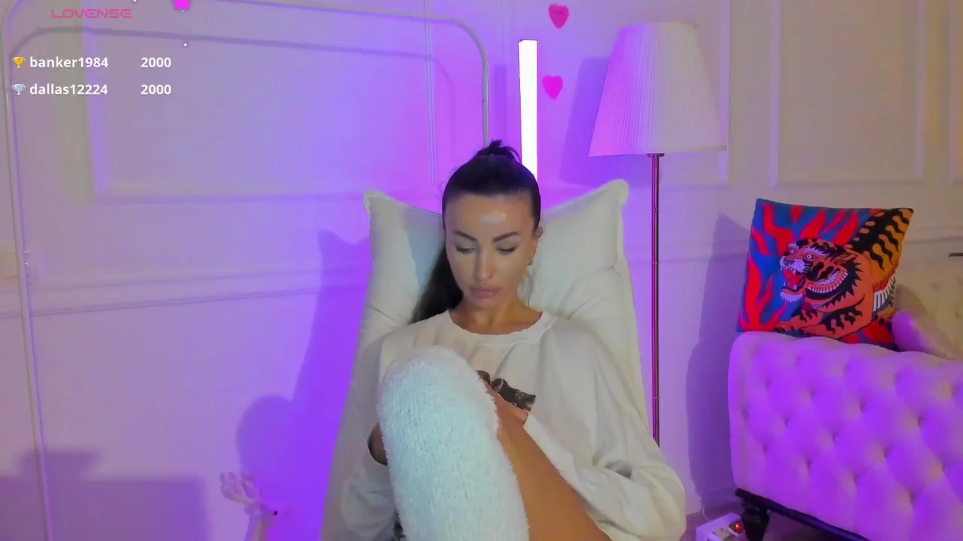Gallery image thumbnail from AlyssiaKENT1's myfreecams stream on, 12/18/2024, 16:29 image 18 of 20