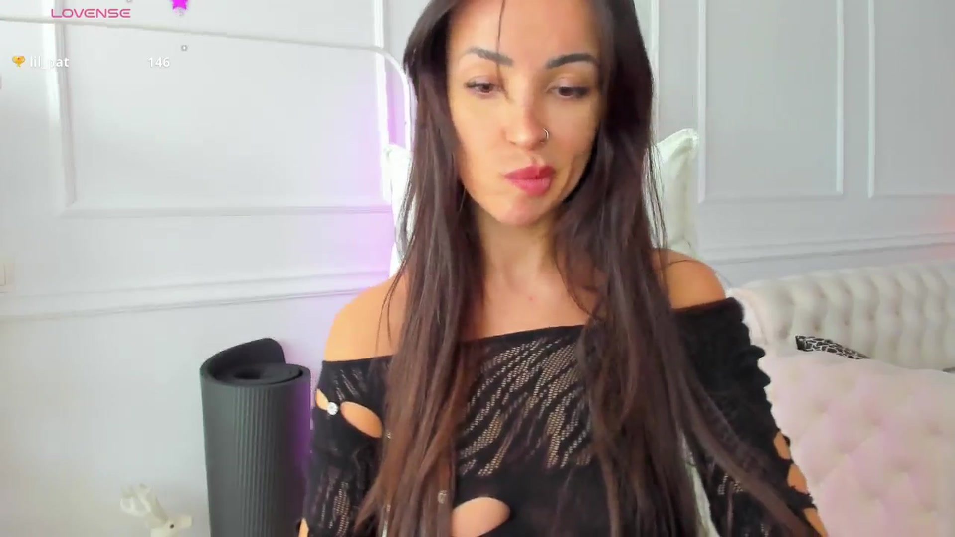 Gallery image thumbnail from AlyssiaKENT1's myfreecams stream on, 12/29/2024, 10:38 image 2 of 20