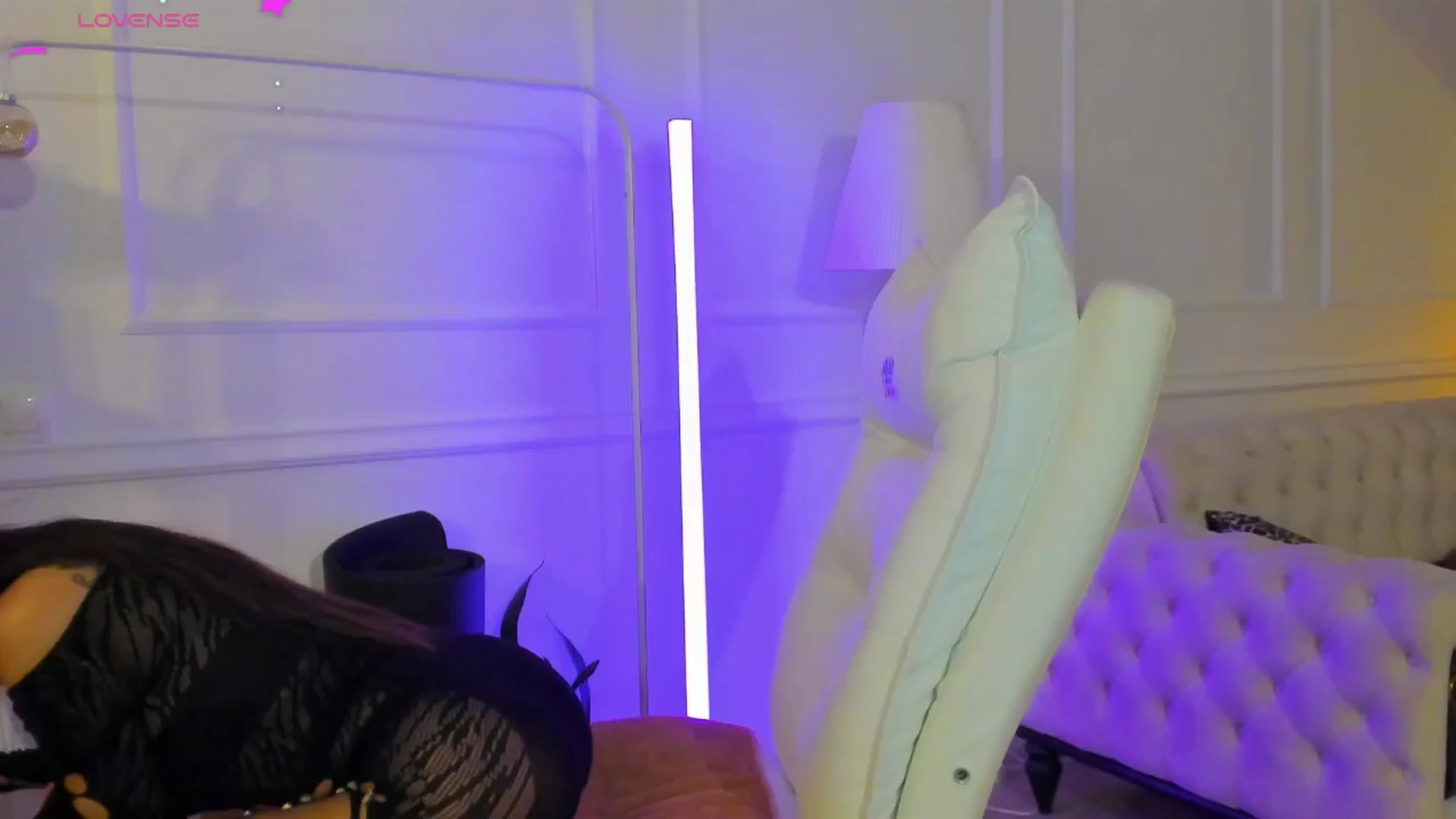 Gallery image thumbnail from AlyssiaKENT1's myfreecams stream on, 12/29/2024, 17:11 image 15 of 20