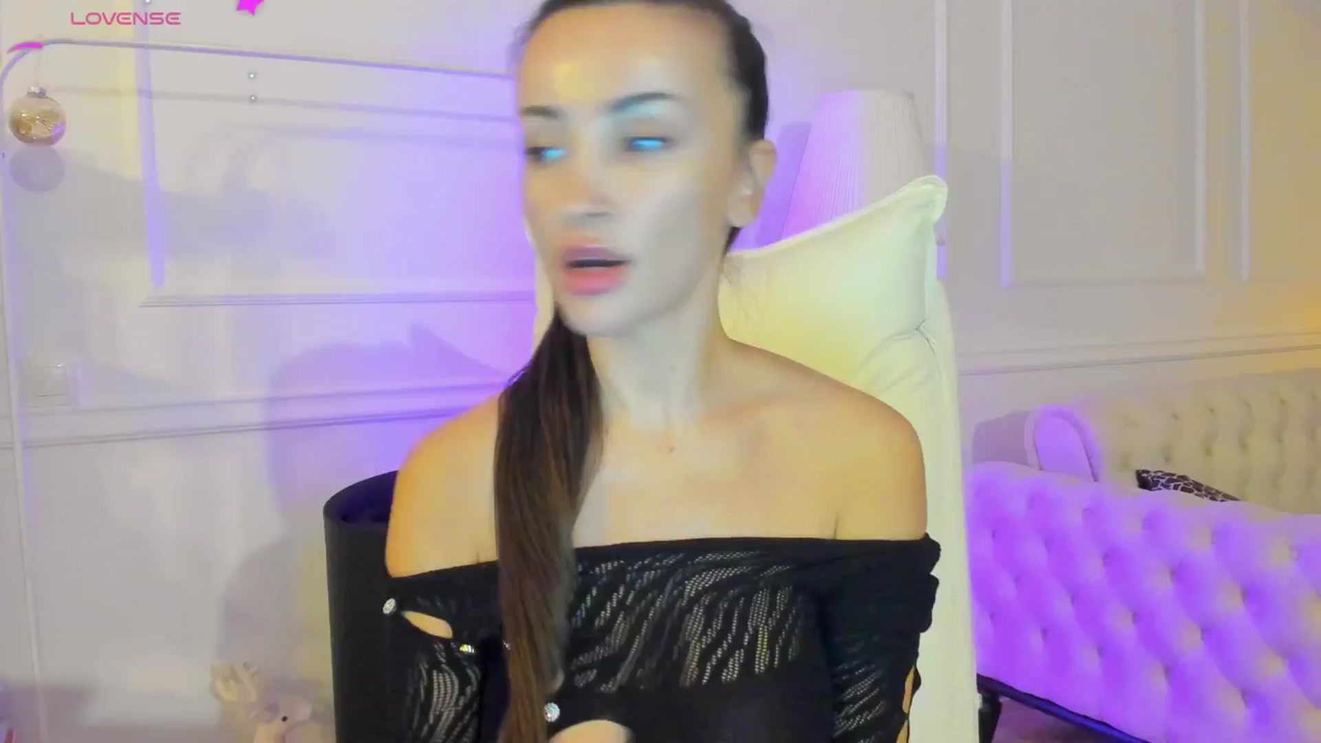 Gallery image thumbnail from AlyssiaKENT1's myfreecams stream on, 12/29/2024, 17:11 image 1 of 20