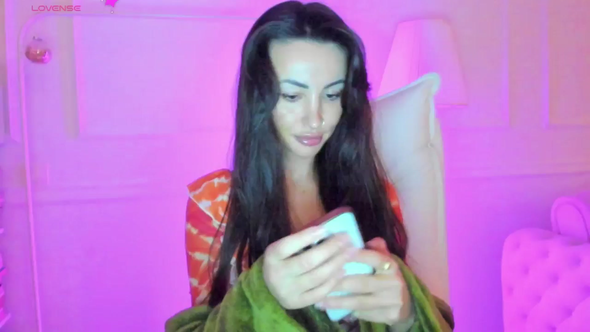 Gallery image thumbnail from AlyssiaKENT1's myfreecams stream on, 01/01/2025, 16:35 image 10 of 20
