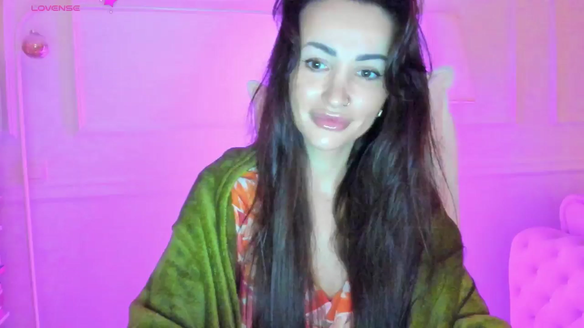Gallery image thumbnail from AlyssiaKENT1's myfreecams stream on, 01/01/2025, 16:35 image 6 of 20