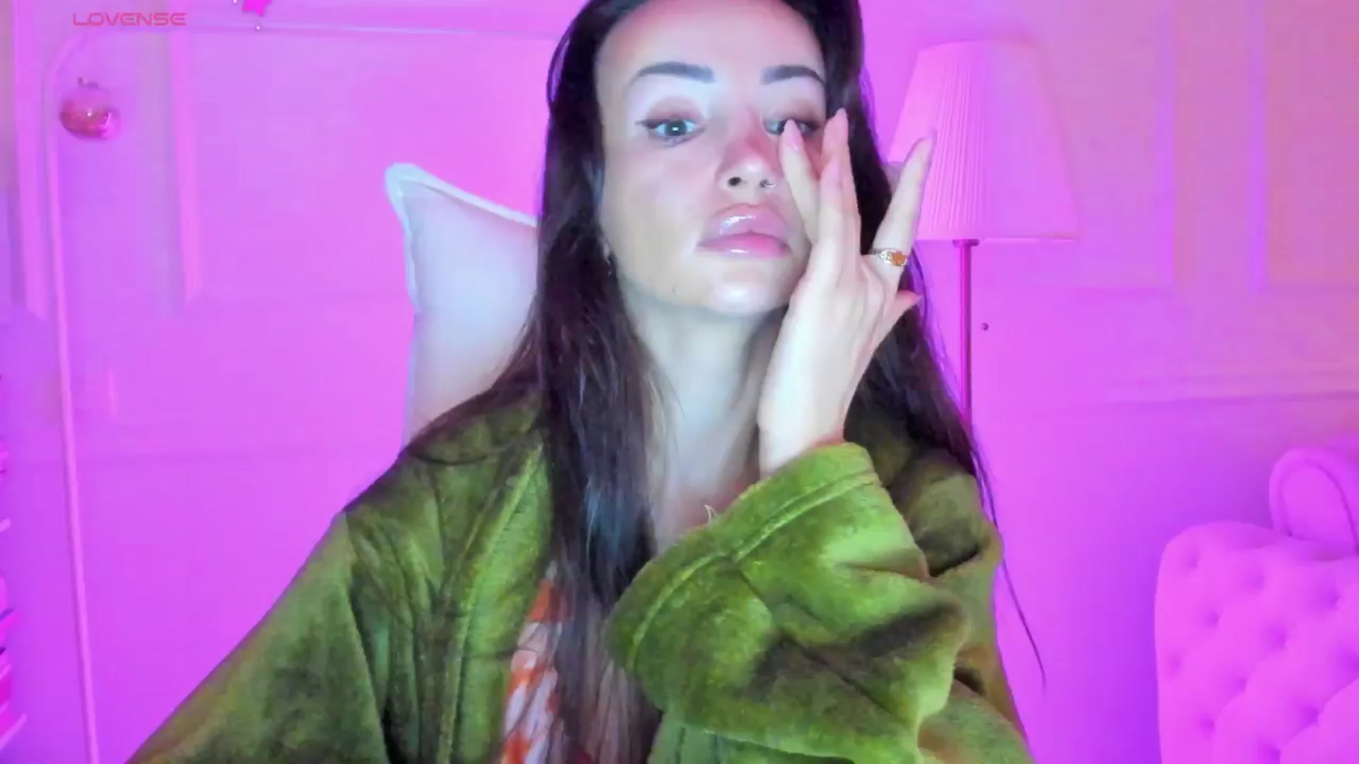 Gallery image thumbnail from AlyssiaKENT1's myfreecams stream on, 01/01/2025, 16:35 image 14 of 20