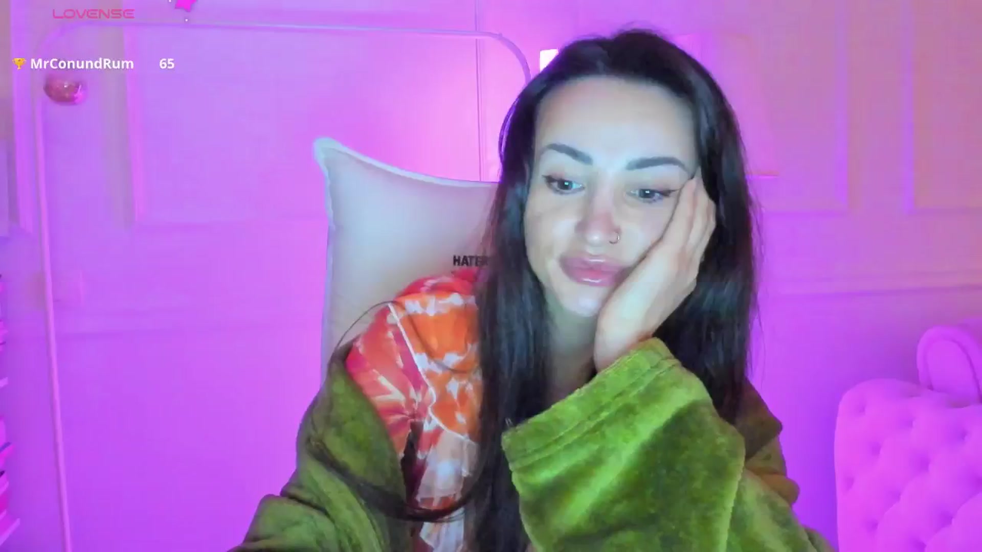 Gallery image thumbnail from AlyssiaKENT1's myfreecams stream on, 01/01/2025, 16:35 image 18 of 20