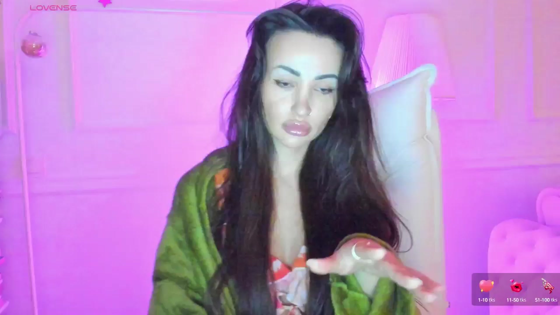 Gallery image thumbnail from AlyssiaKENT1's myfreecams stream on, 01/01/2025, 16:35 image 5 of 20