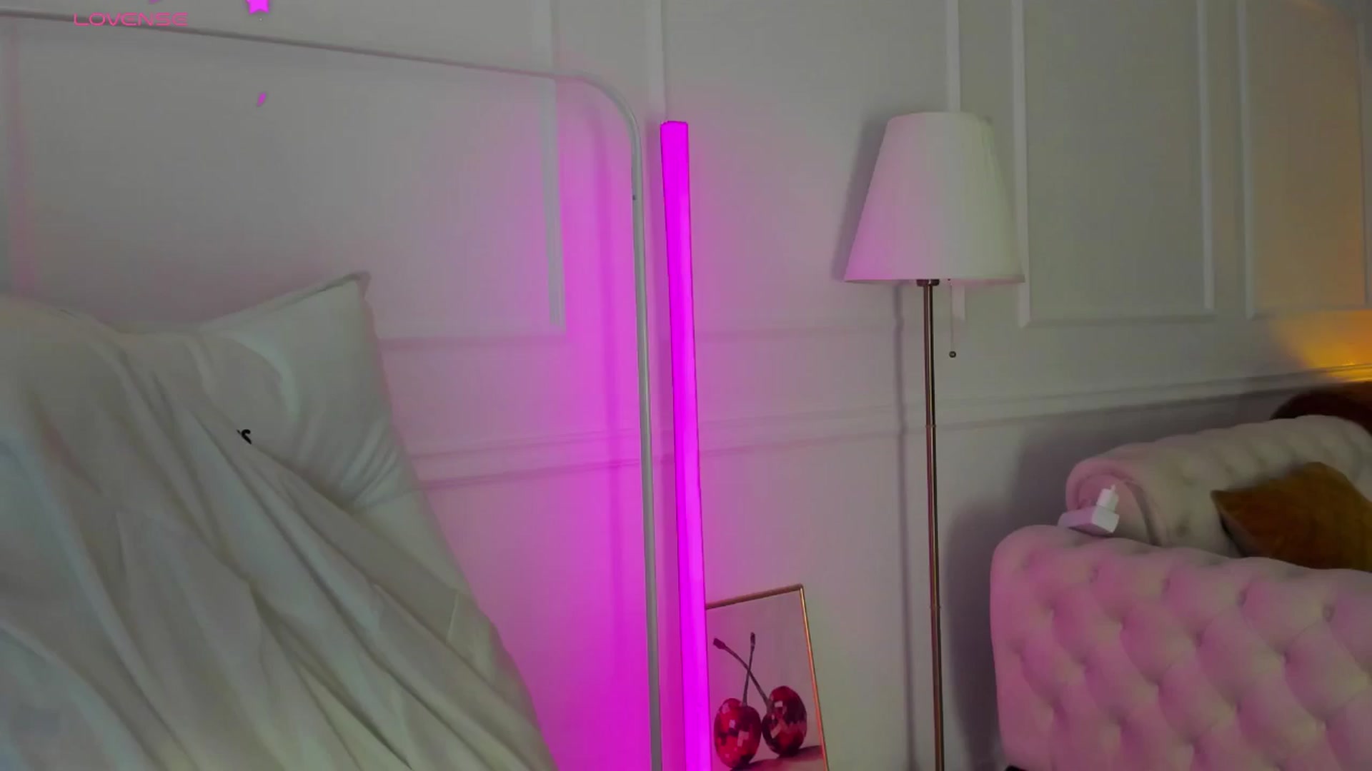 Gallery image thumbnail from AlyssiaKENT1's myfreecams stream on, 01/14/2025, 15:22 image 6 of 20