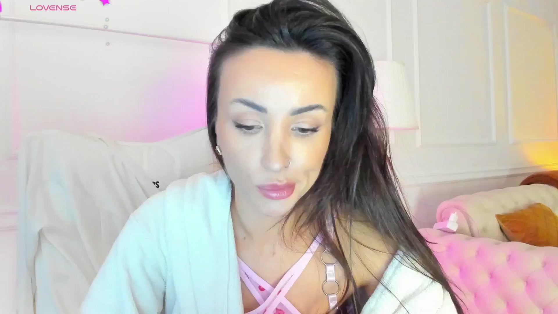 Gallery image thumbnail from AlyssiaKENT1's myfreecams stream on, 01/14/2025, 15:22 image 9 of 20