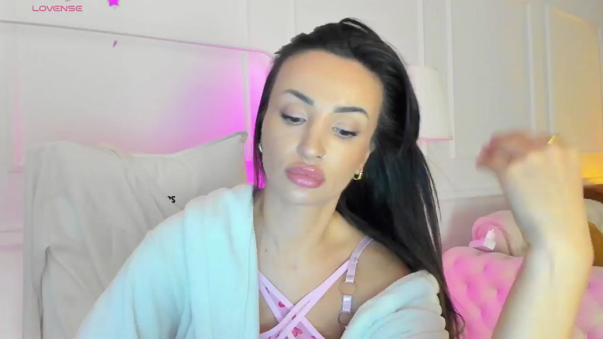Gallery image thumbnail from AlyssiaKENT1's myfreecams stream on, 01/14/2025, 15:22 image 14 of 20