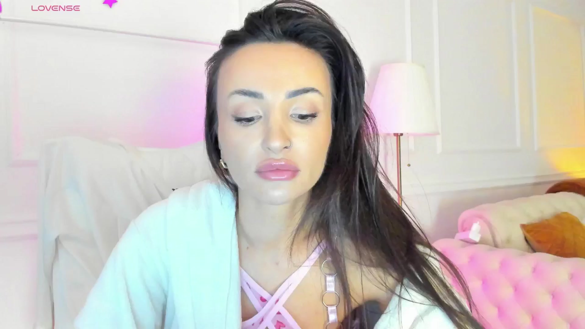 Gallery image thumbnail from AlyssiaKENT1's myfreecams stream on, 01/14/2025, 15:22 image 11 of 20