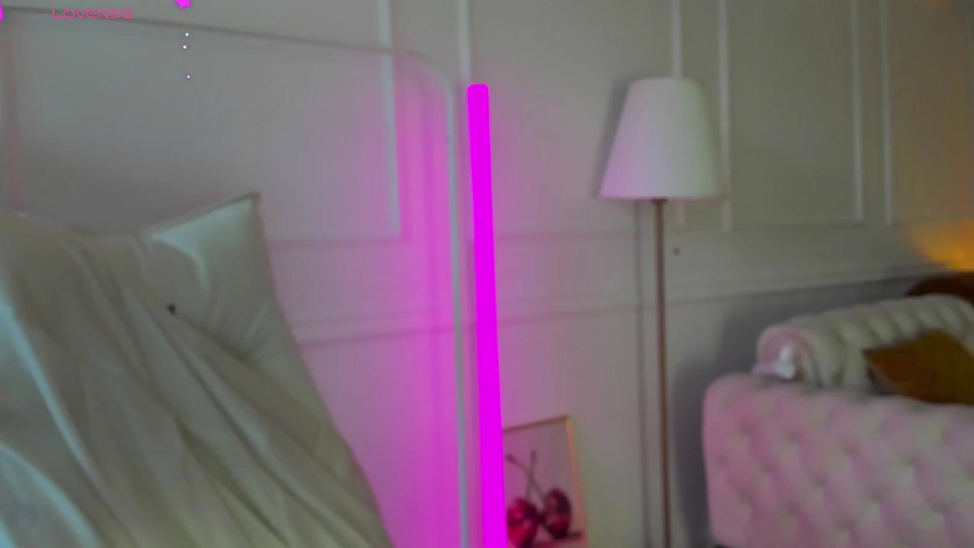 Gallery image thumbnail from AlyssiaKENT1's myfreecams stream on, 01/14/2025, 15:22 image 5 of 20