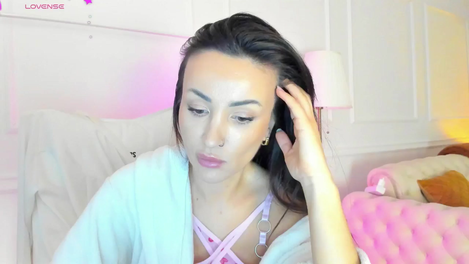 Gallery image thumbnail from AlyssiaKENT1's myfreecams stream on, 01/14/2025, 15:22 image 13 of 20