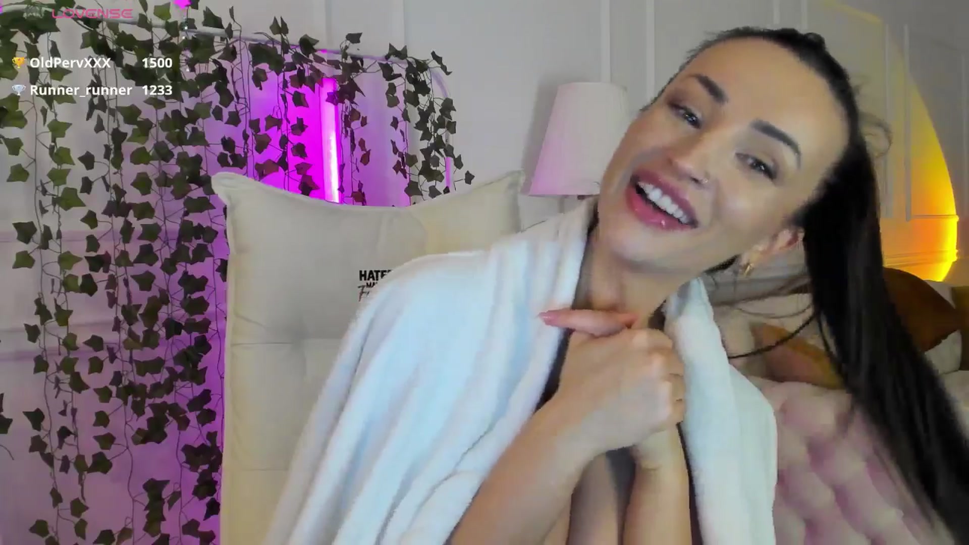 Gallery image thumbnail from AlyssiaKENT1's myfreecams stream on, 01/15/2025, 18:15 image 8 of 20