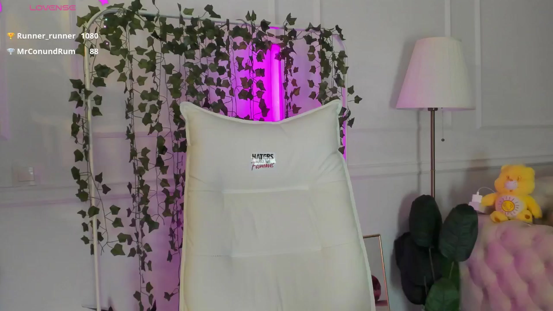 Gallery image thumbnail from AlyssiaKENT1's myfreecams stream on, 01/18/2025, 16:59 image 14 of 20