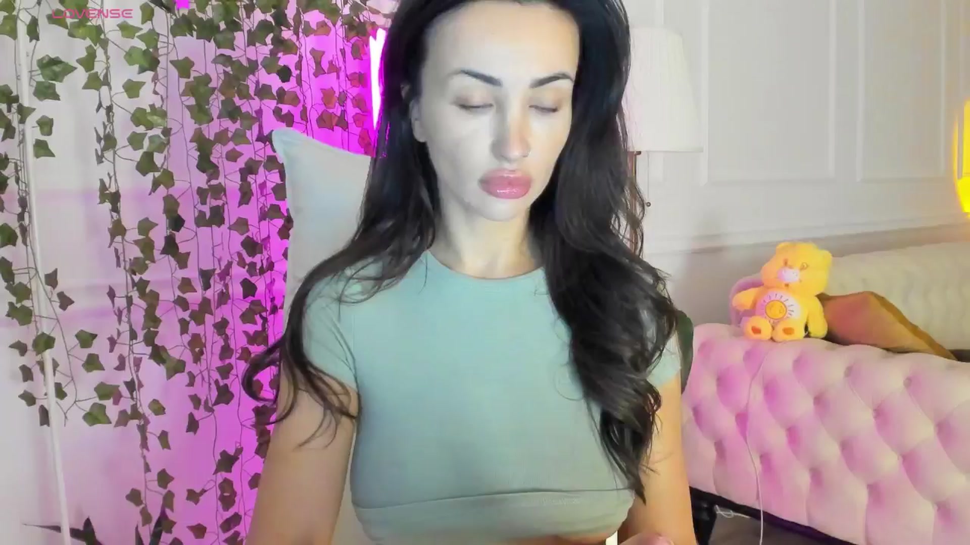 Gallery image thumbnail from AlyssiaKENT1's myfreecams stream on, 01/20/2025, 18:57 image 1 of 20