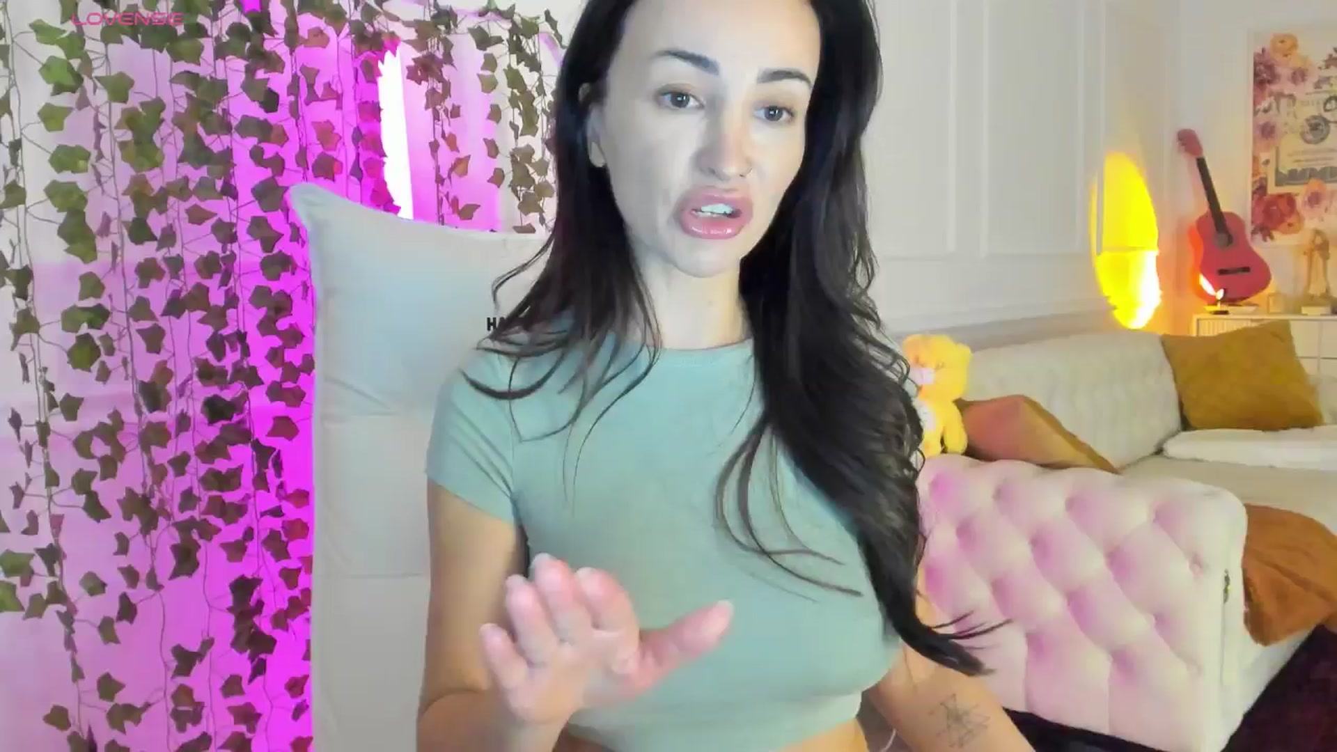Gallery image thumbnail from AlyssiaKENT1's myfreecams stream on, 01/20/2025, 18:57 image 5 of 20