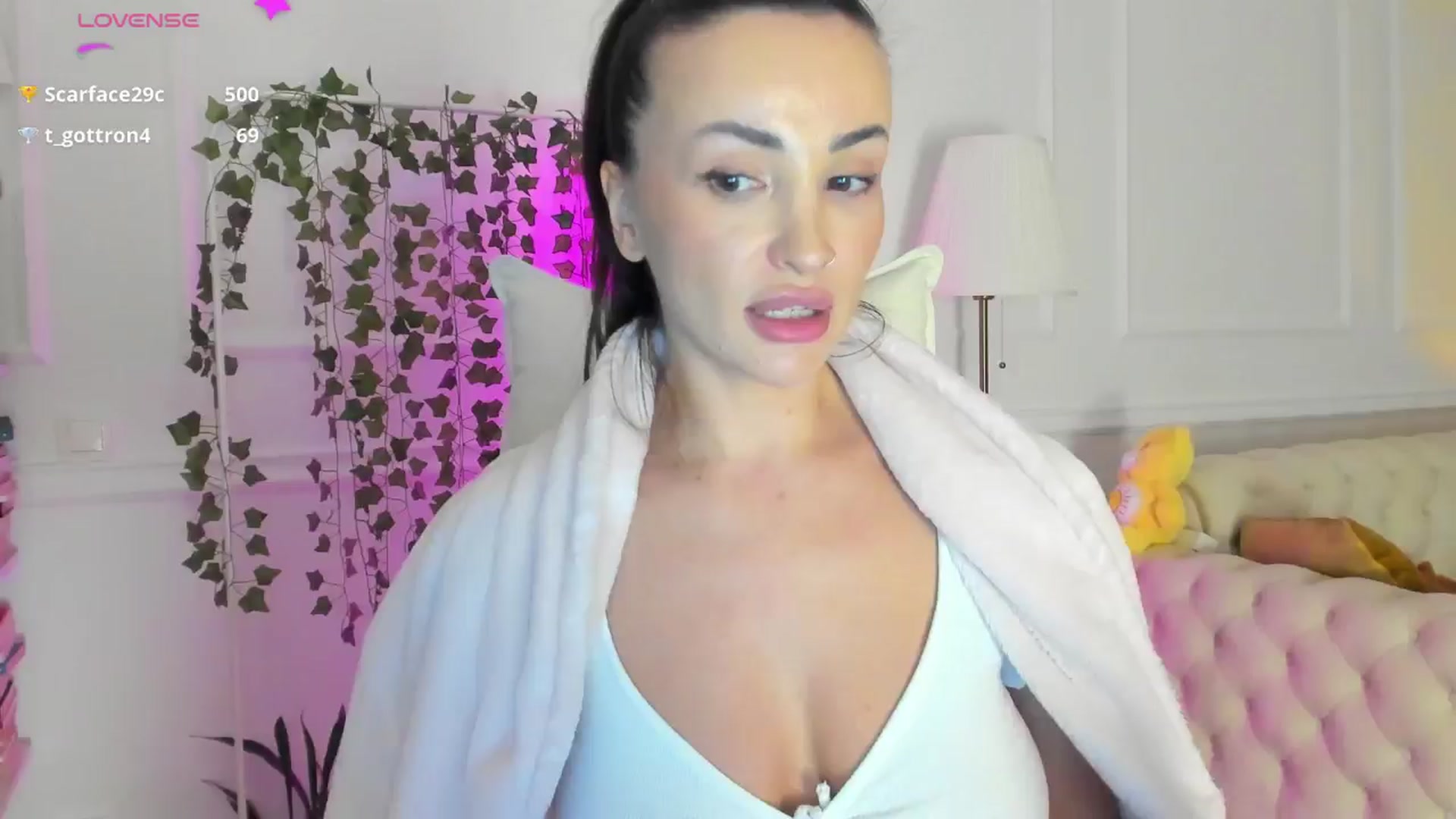 Gallery image thumbnail from AlyssiaKENT1's myfreecams stream on, 01/24/2025, 19:46 image 2 of 20