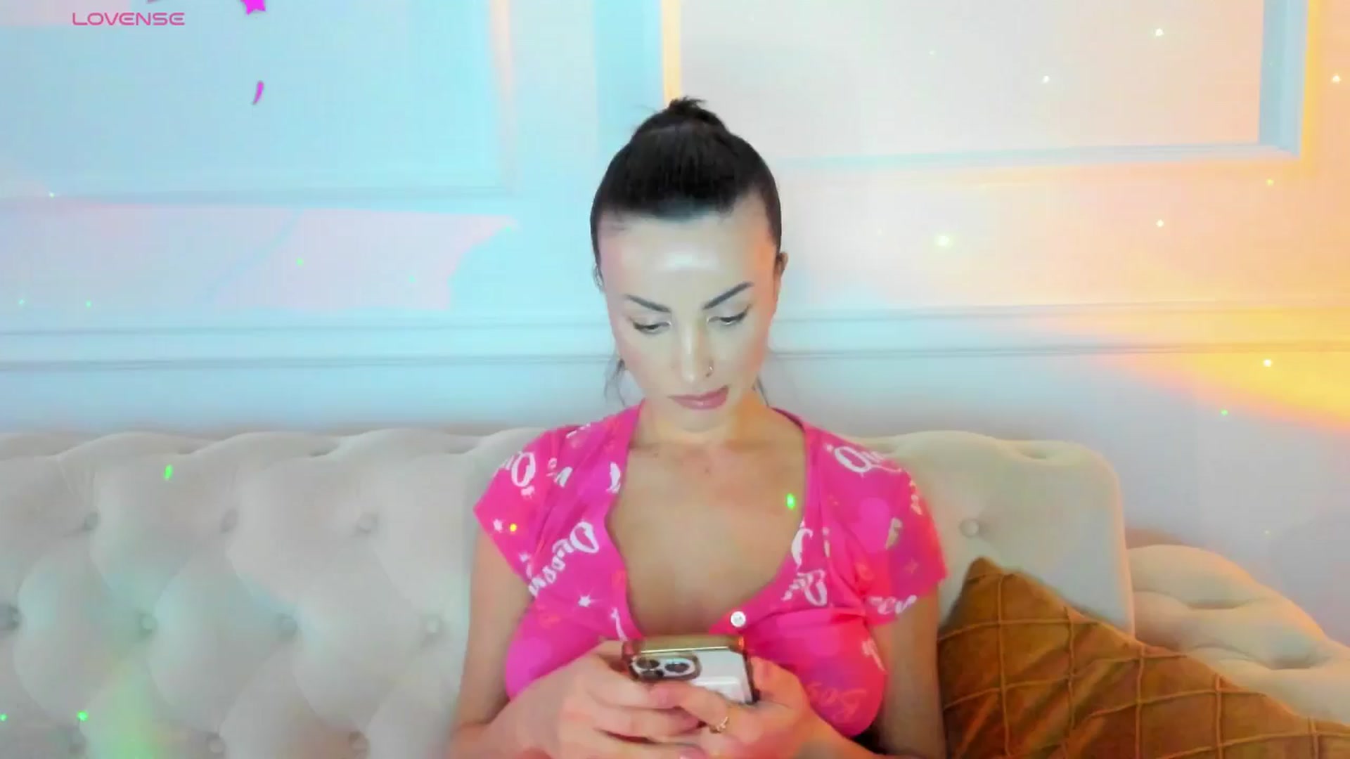 Gallery image thumbnail from AlyssiaKENT1's myfreecams stream on, 01/25/2025, 15:34 image 6 of 20