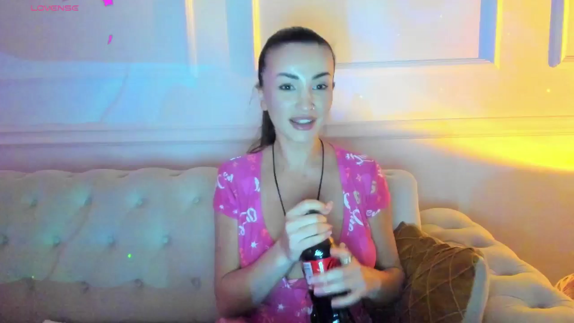 Gallery image thumbnail from AlyssiaKENT1's myfreecams stream on, 01/25/2025, 15:34 image 19 of 20