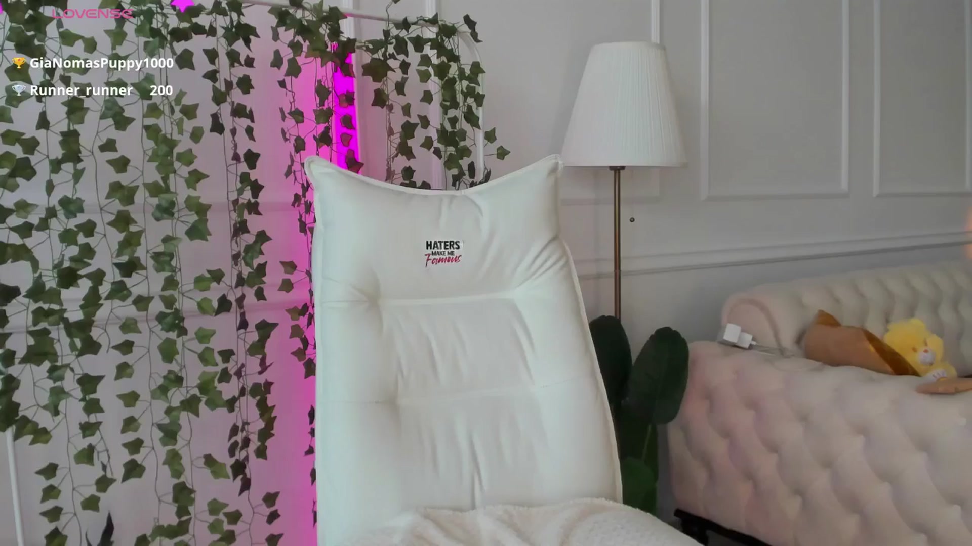 Gallery image thumbnail from AlyssiaKENT1's myfreecams stream on, 01/28/2025, 17:49 image 4 of 20