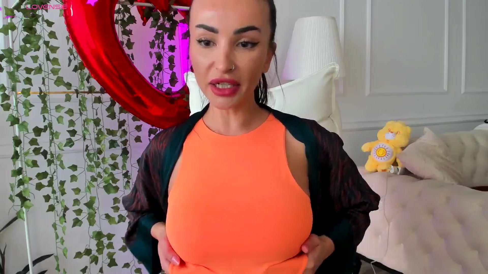 Gallery image thumbnail from AlyssiaKENT1's myfreecams stream on, 02/14/2025, 15:16 image 5 of 20