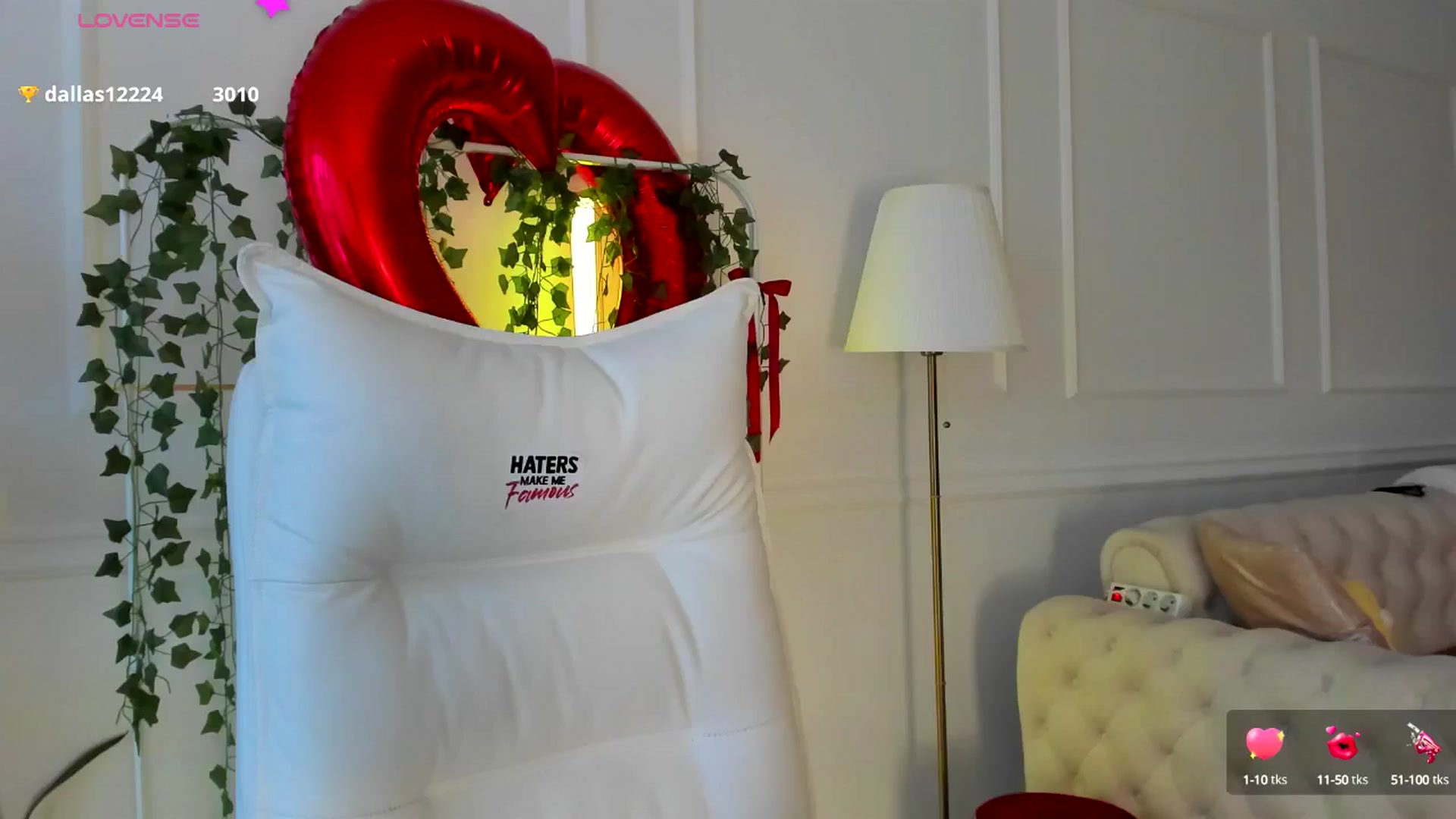 Gallery image thumbnail from AlyssiaKENT1's myfreecams stream on, 02/17/2025, 18:04 image 5 of 20