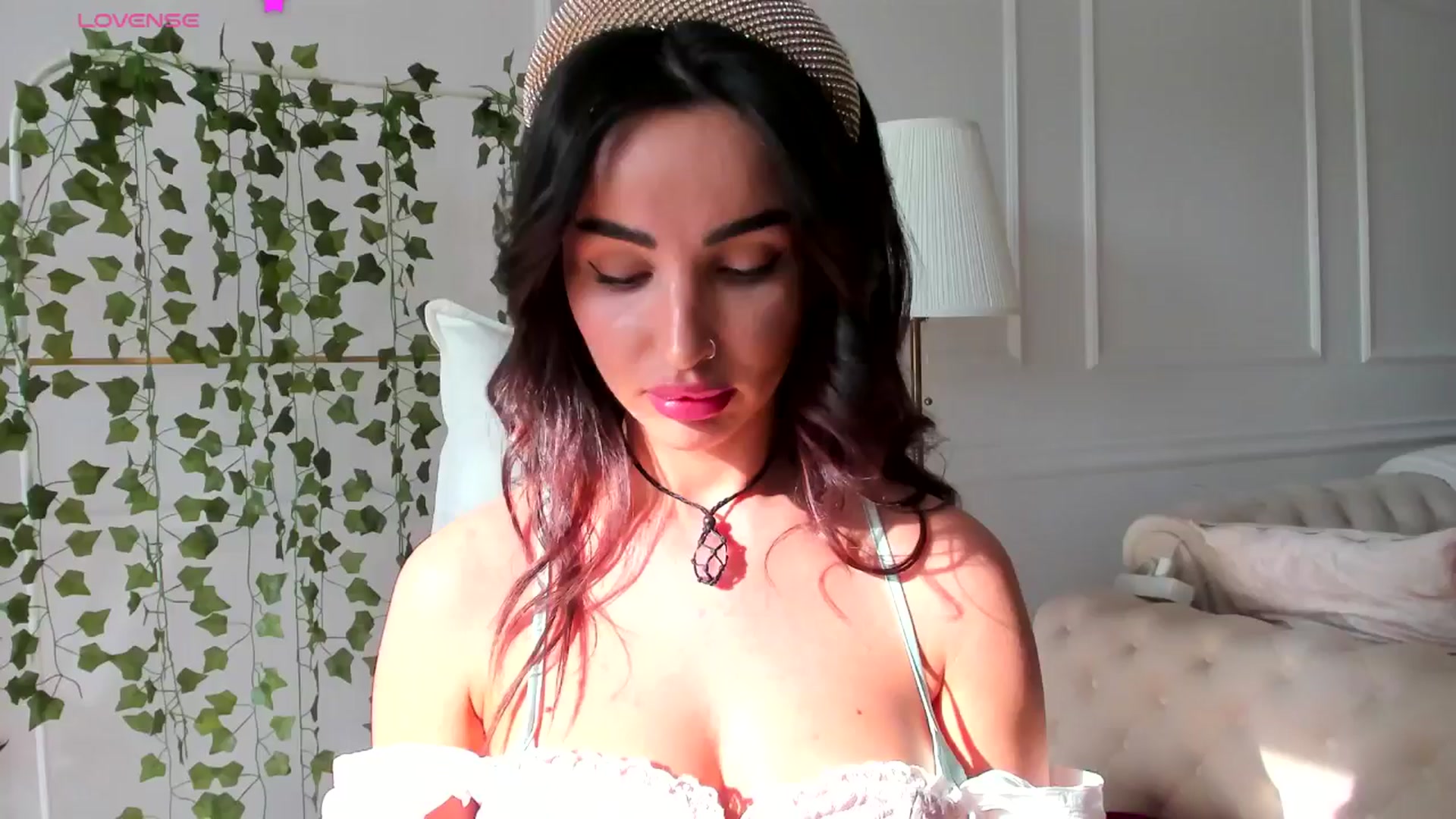 Gallery image thumbnail from AlyssiaKENT1's myfreecams stream on, 02/26/2025, 15:22 image 4 of 20