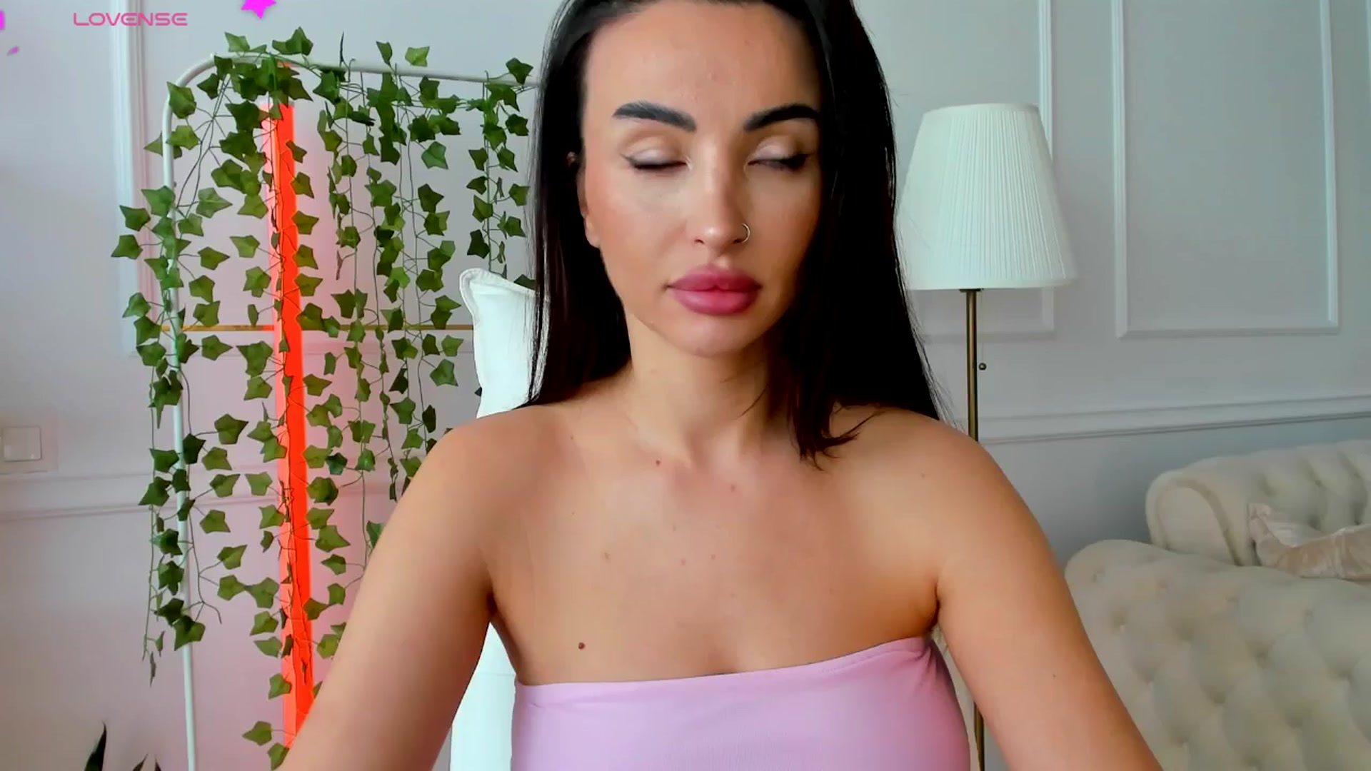 Gallery image thumbnail from AlyssiaKENT1's myfreecams stream on, 03/04/2025, 14:45 image 4 of 20
