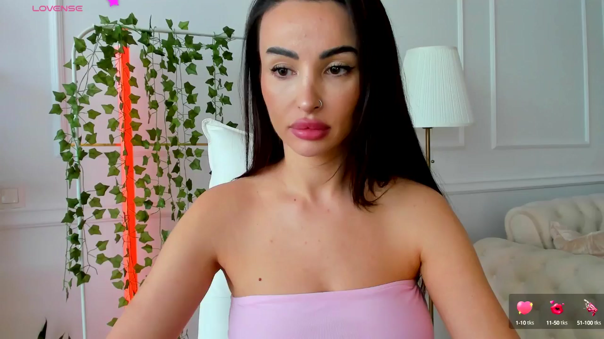Gallery image thumbnail from AlyssiaKENT1's myfreecams stream on, 03/04/2025, 14:45 image 5 of 20