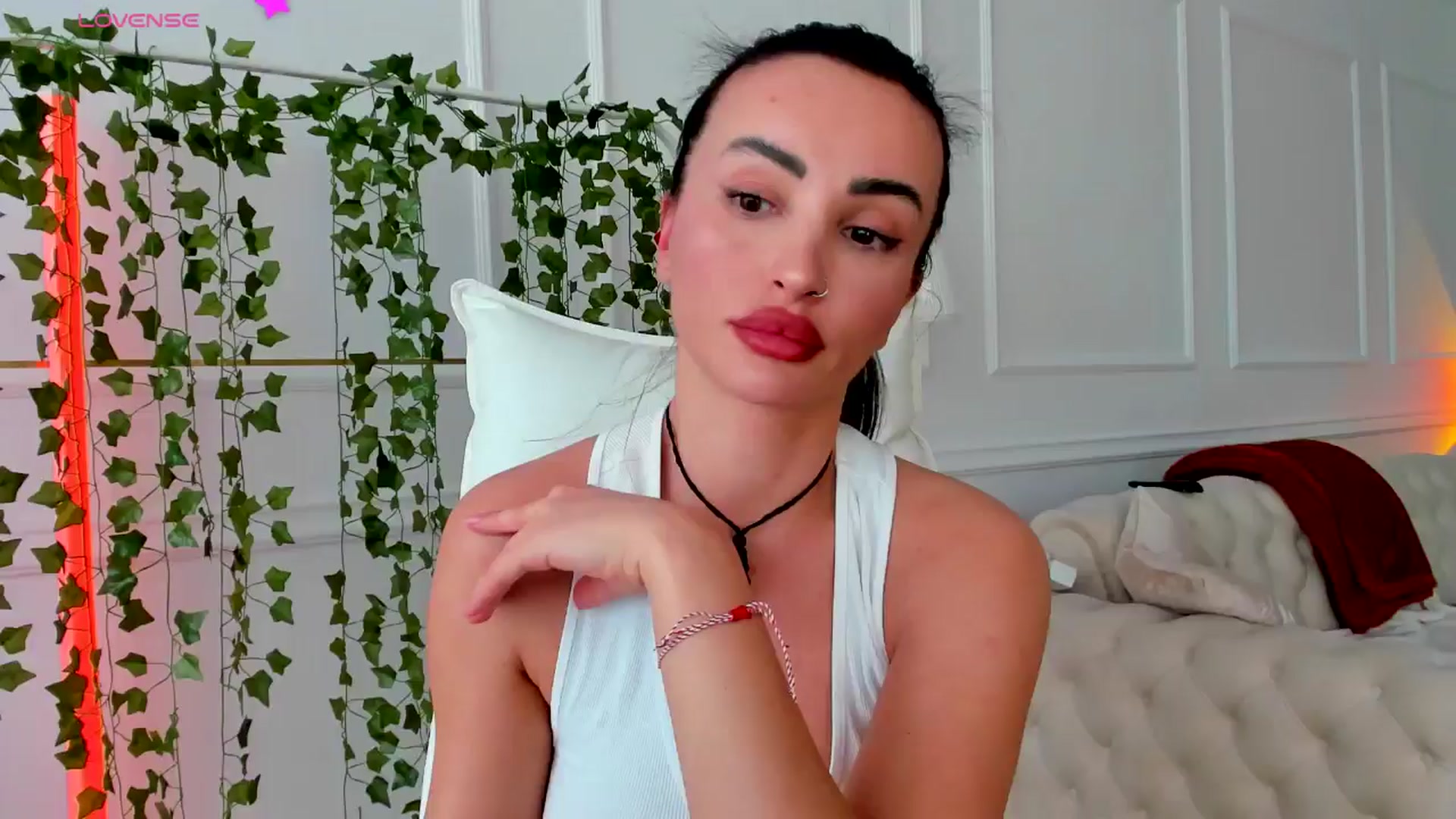 Gallery image thumbnail from AlyssiaKENT1's myfreecams stream on, 03/11/2025, 16:04 image 2 of 20