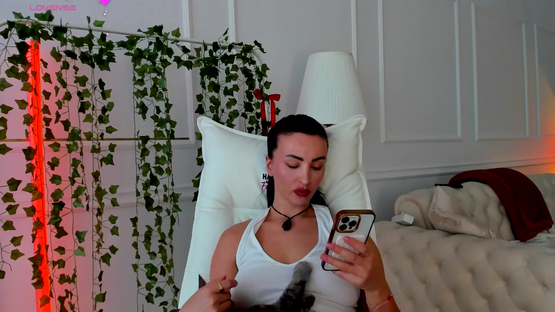 Gallery image thumbnail from AlyssiaKENT1's myfreecams stream on, 03/11/2025, 16:04 image 5 of 20