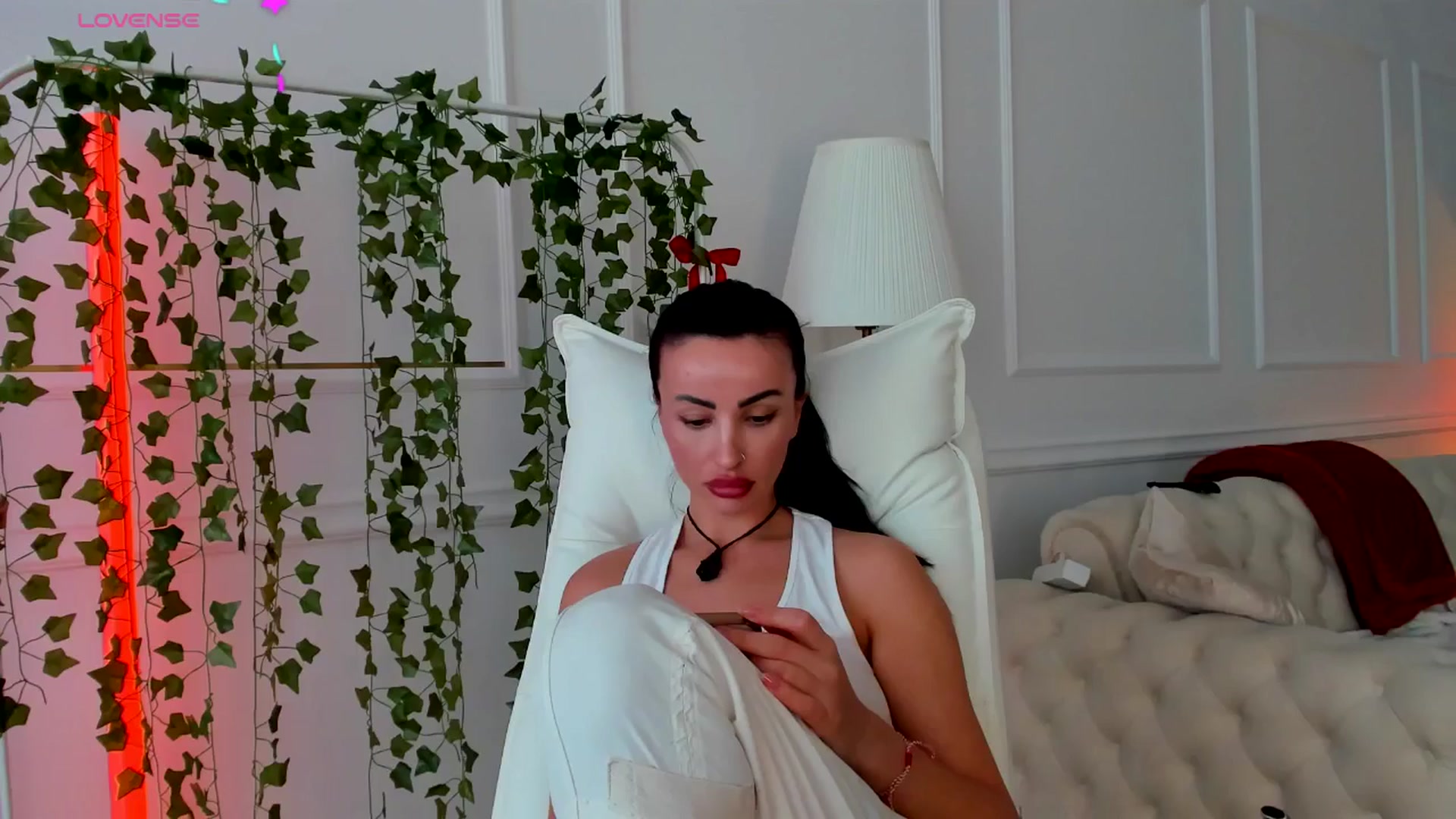 Gallery image thumbnail from AlyssiaKENT1's myfreecams stream on, 03/11/2025, 16:04 image 8 of 20