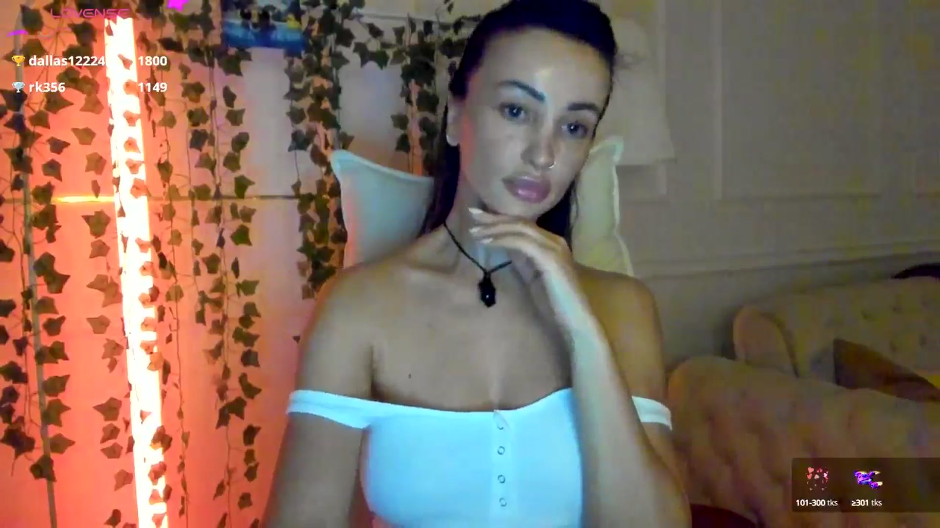 Gallery image thumbnail from AlyssiaKENT1's myfreecams stream on, 03/25/2025, 18:52 image 9 of 20