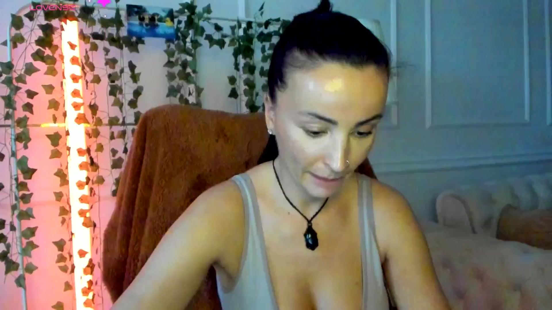 Gallery image thumbnail from AlyssiaKENT1's myfreecams stream on, 03/26/2025, 16:35 image 12 of 20