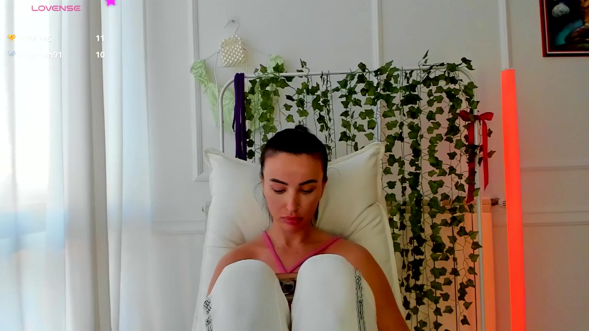 Gallery image thumbnail from AlyssiaKENT1's myfreecams stream on, 03/31/2025, 17:46 image 15 of 20