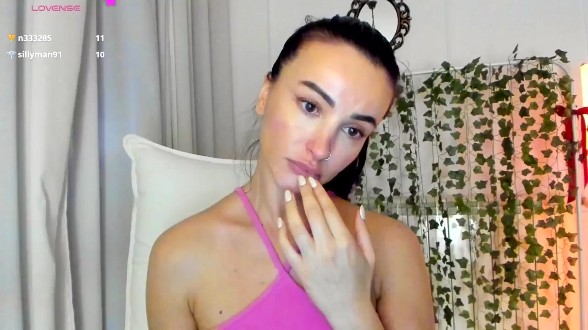 Gallery image thumbnail from AlyssiaKENT1's myfreecams stream on, 03/31/2025, 17:46 image 19 of 20