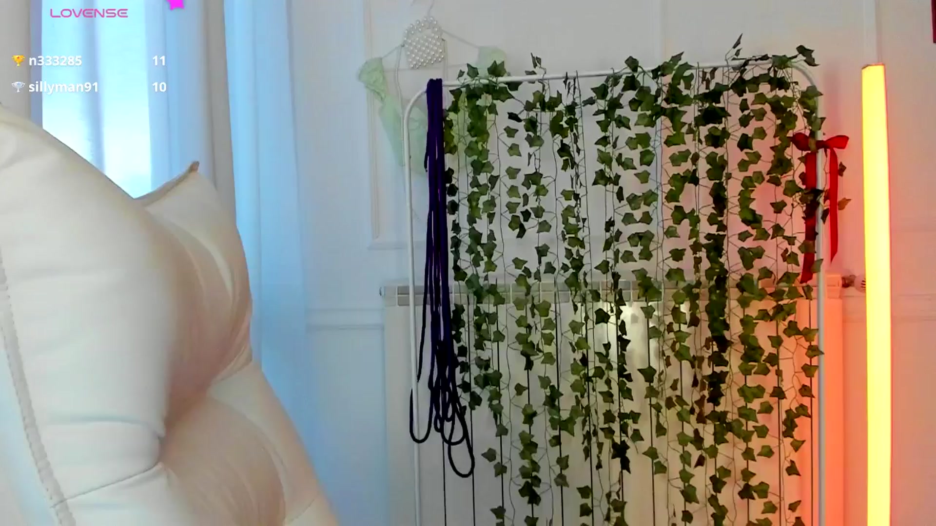 Gallery image thumbnail from AlyssiaKENT1's myfreecams stream on, 03/31/2025, 17:46 image 17 of 20