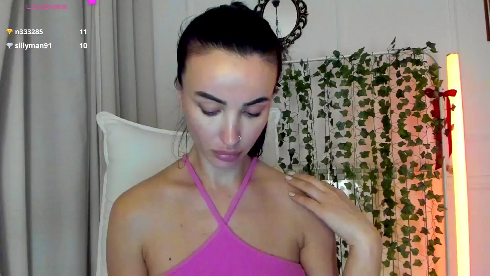 Gallery image thumbnail from AlyssiaKENT1's myfreecams stream on, 03/31/2025, 17:46 image 20 of 20