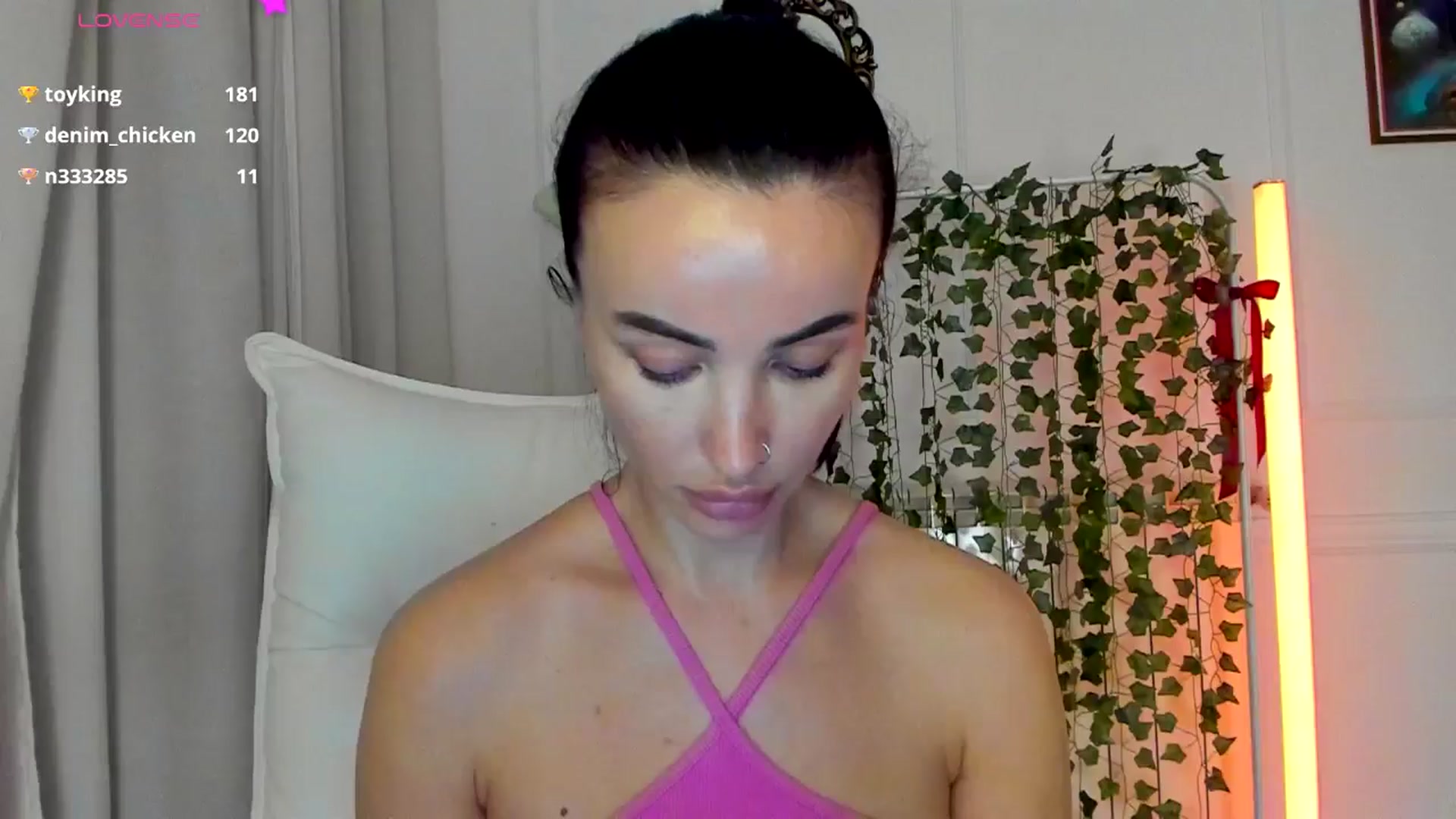 Gallery image thumbnail from AlyssiaKENT1's myfreecams stream on, 03/31/2025, 19:50 image 5 of 20