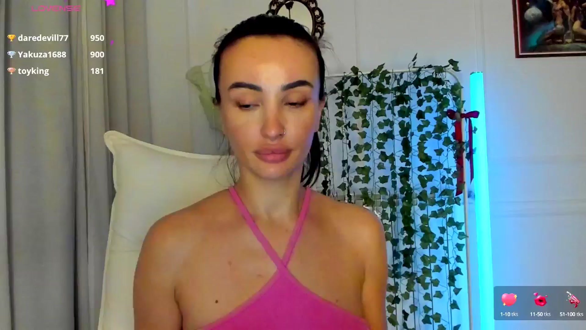 Gallery image thumbnail from AlyssiaKENT1's myfreecams stream on, 03/31/2025, 19:50 image 19 of 20