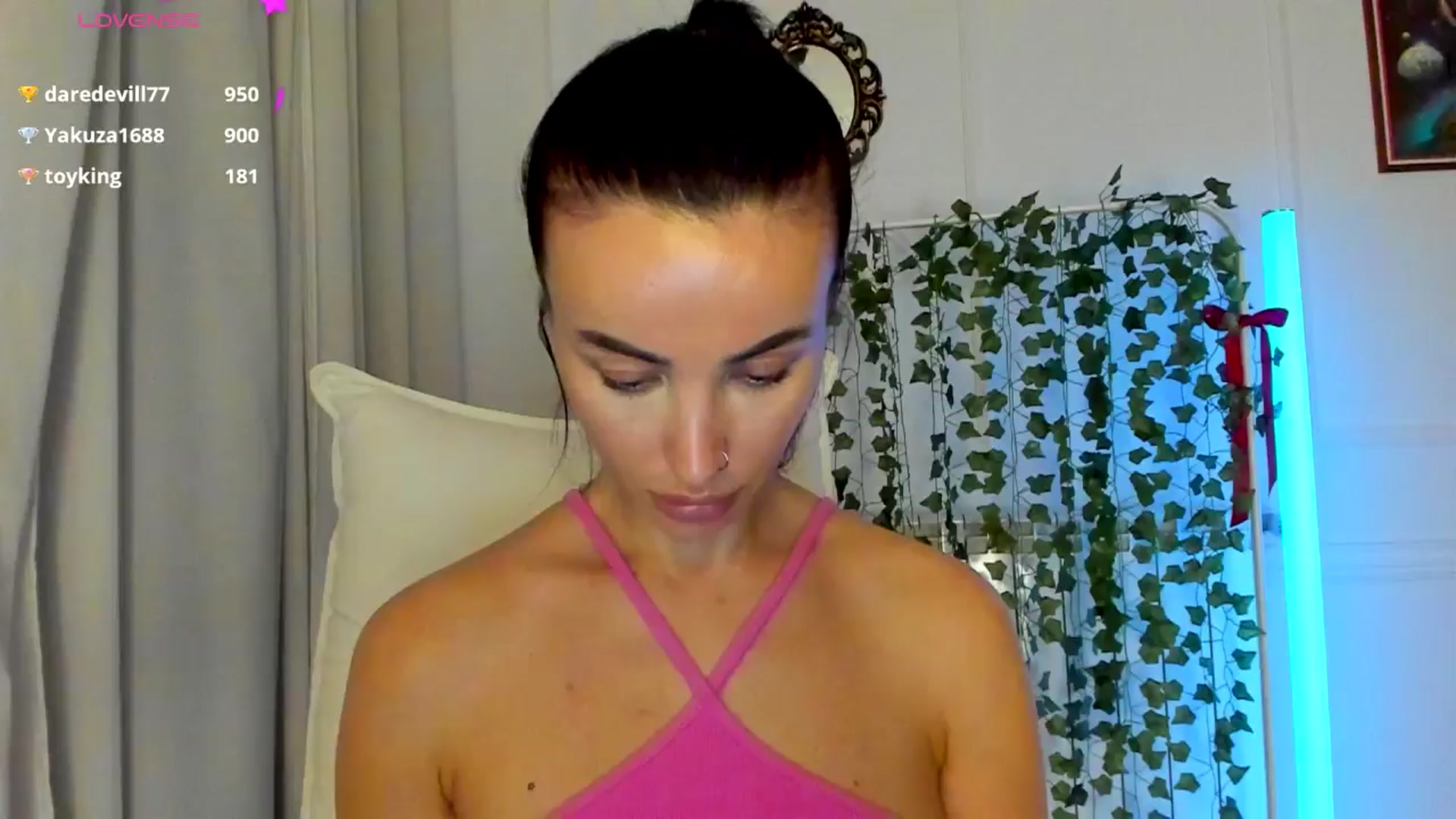 Gallery image thumbnail from AlyssiaKENT1's myfreecams stream on, 03/31/2025, 19:50 image 11 of 20