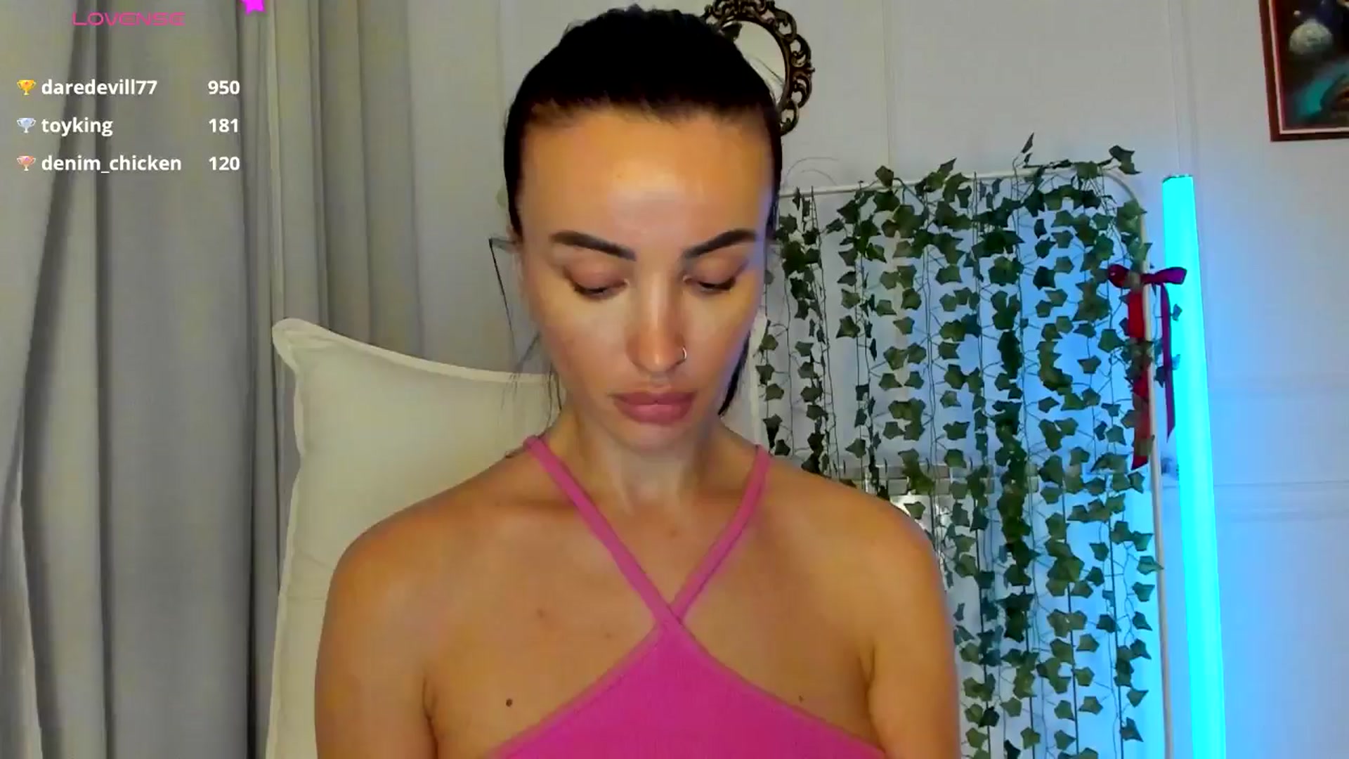 Gallery image thumbnail from AlyssiaKENT1's myfreecams stream on, 03/31/2025, 19:50 image 9 of 20