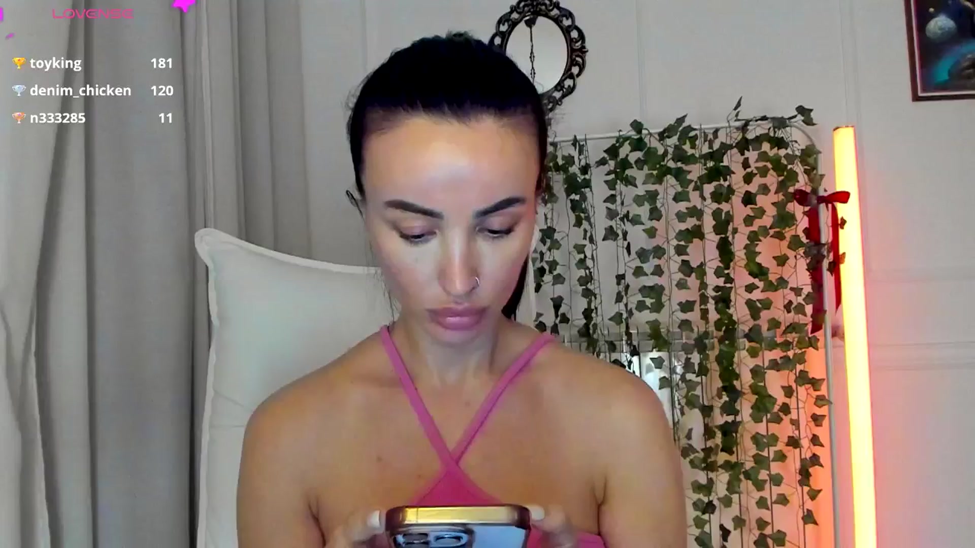 Gallery image thumbnail from AlyssiaKENT1's myfreecams stream on, 03/31/2025, 19:50 image 4 of 20