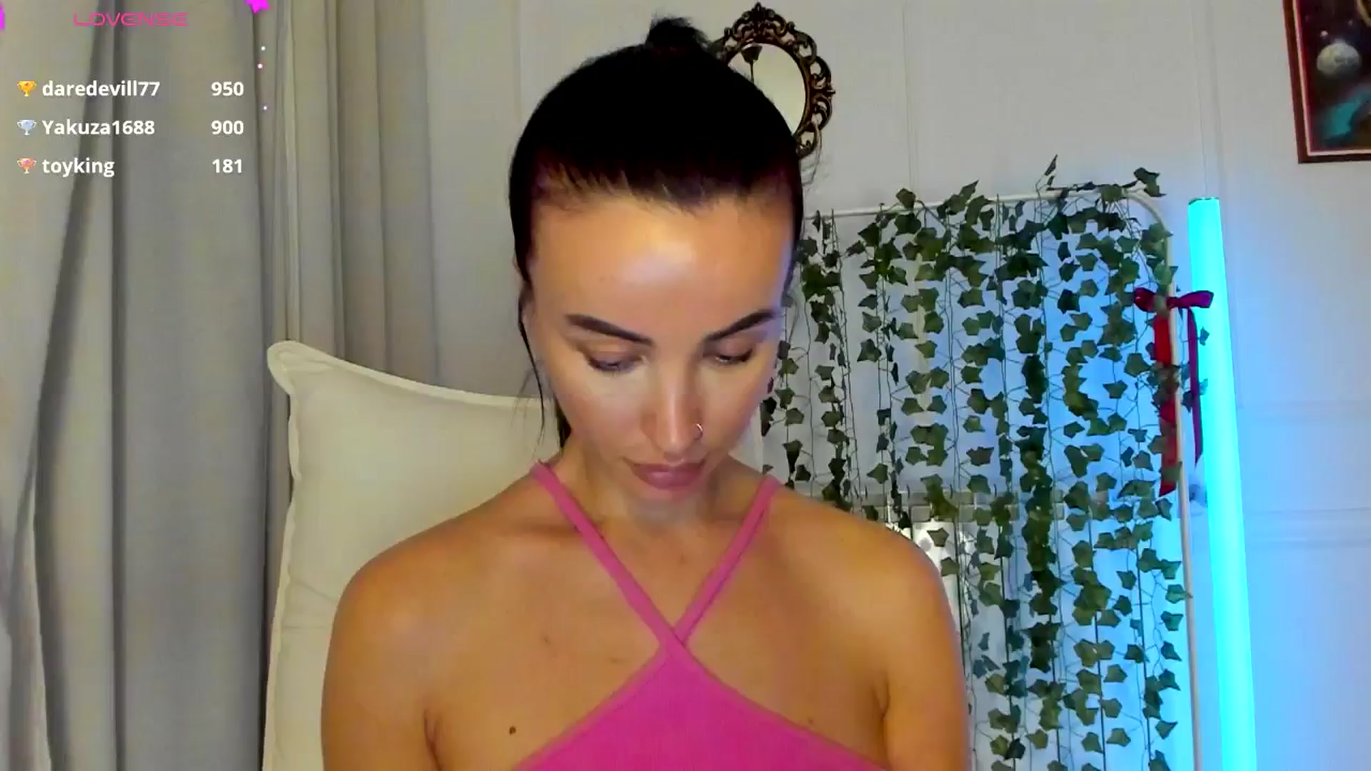 Gallery image thumbnail from AlyssiaKENT1's myfreecams stream on, 03/31/2025, 19:50 image 10 of 20
