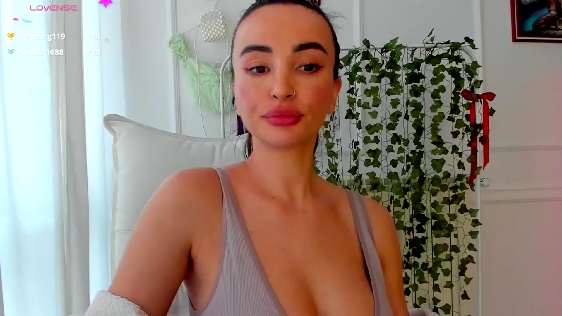Gallery image thumbnail from AlyssiaKENT1's myfreecams stream on, 04/01/2025, 16:48 image 17 of 20