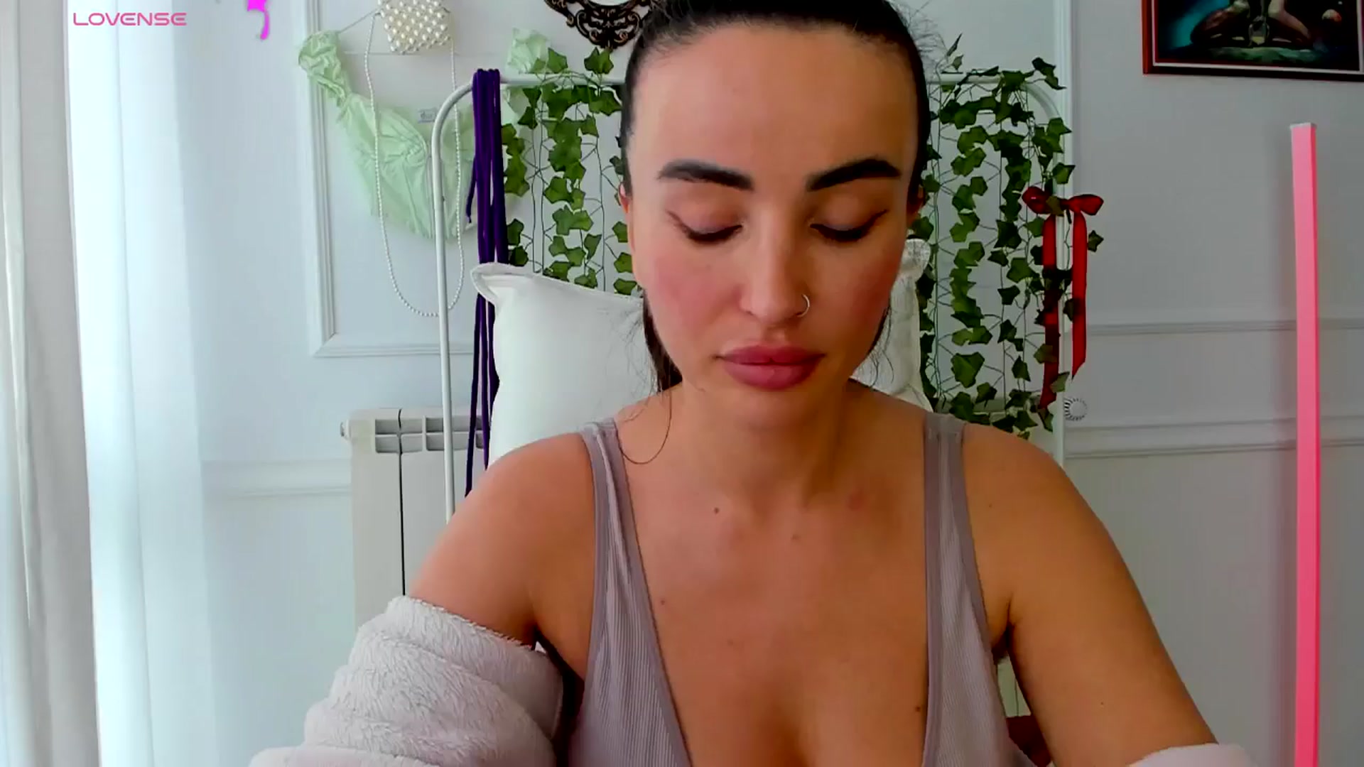 Gallery image thumbnail from AlyssiaKENT1's myfreecams stream on, 04/01/2025, 16:48 image 7 of 20