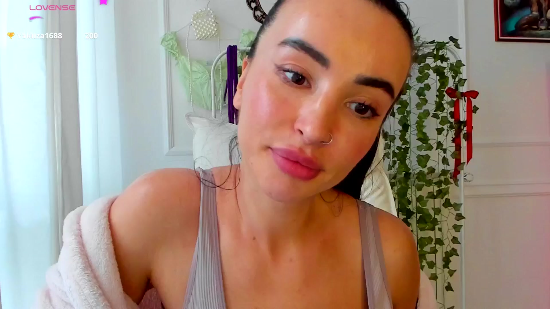 Gallery image thumbnail from AlyssiaKENT1's myfreecams stream on, 04/01/2025, 16:48 image 16 of 20